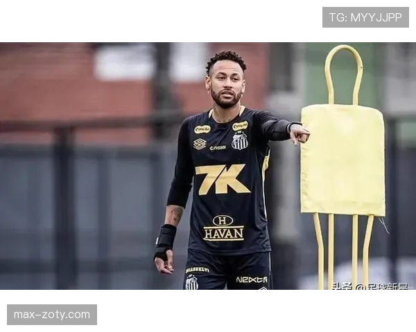 内马尔加速边路突破压制对方防线 本赛季连续关键战展现角色转变