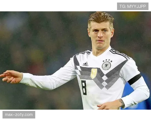 克罗斯如何以传球稳定性强化中场控制并主导关键战节奏？