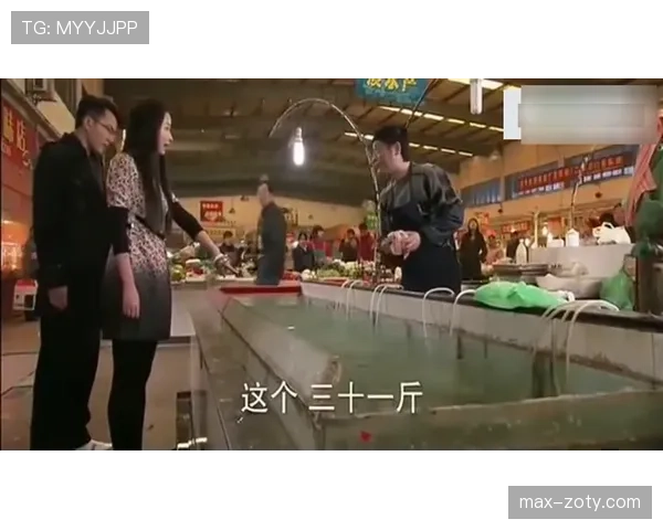 徐灿训练完直接去菜市场砍价，拳台上的狠劲儿全用在讨价还价上了？