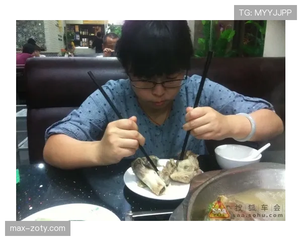 马琳这训练完直接瘫沙发上啃鸡腿的样子，谁还记得他当年是靠自律打出来的？