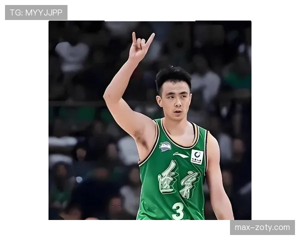 赵继伟家的冰箱里塞满蛋白粉，连饮料都喝零卡的